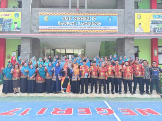 SMPN 17 Perkuat Kompetensi Guru, Dorong Siswa Makin Kreatif lewat Koding dan AI